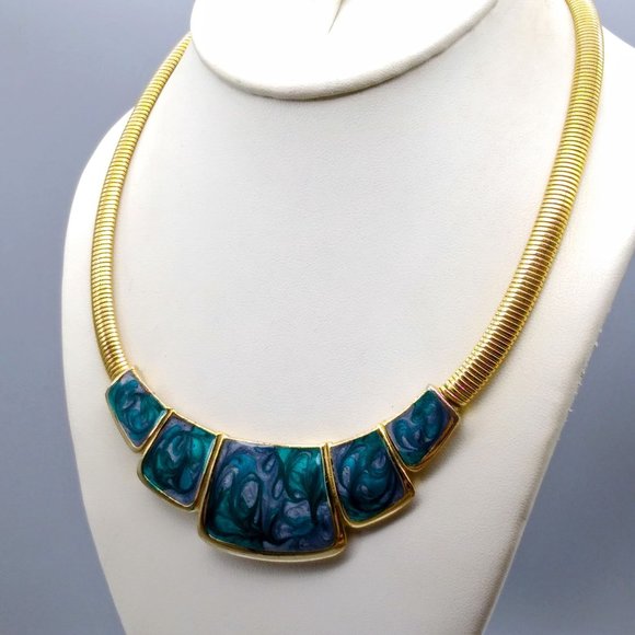 Chic Vintage Pucci Era Crescent Necklace, Gold Tone Omega Chain Choker with Teal - Picture 3 of 5